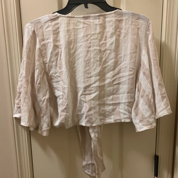 NWT tie front bell sleeve crop top - Picture 4 of 4